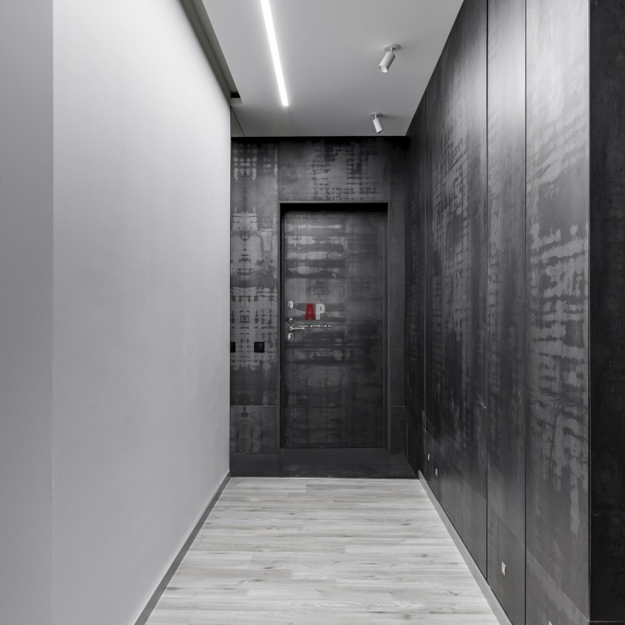 Узкая прихожая в стиле лофт