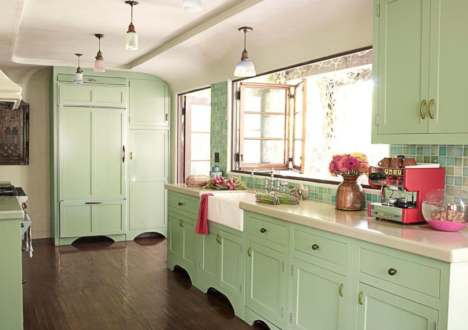 Кухня в фисташковых тонах в стиле Прованс