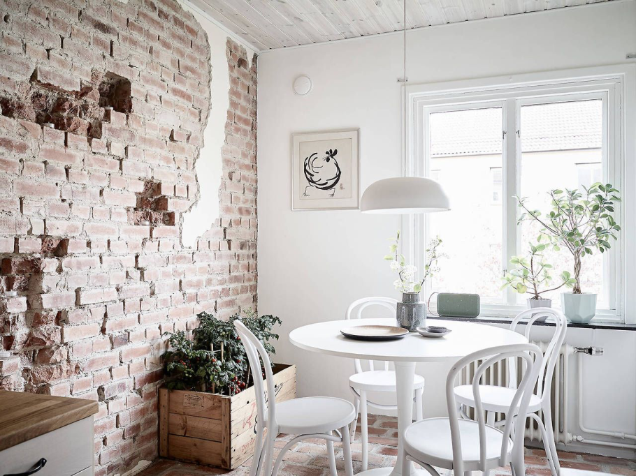 Декор кирпичики на стену на кухне