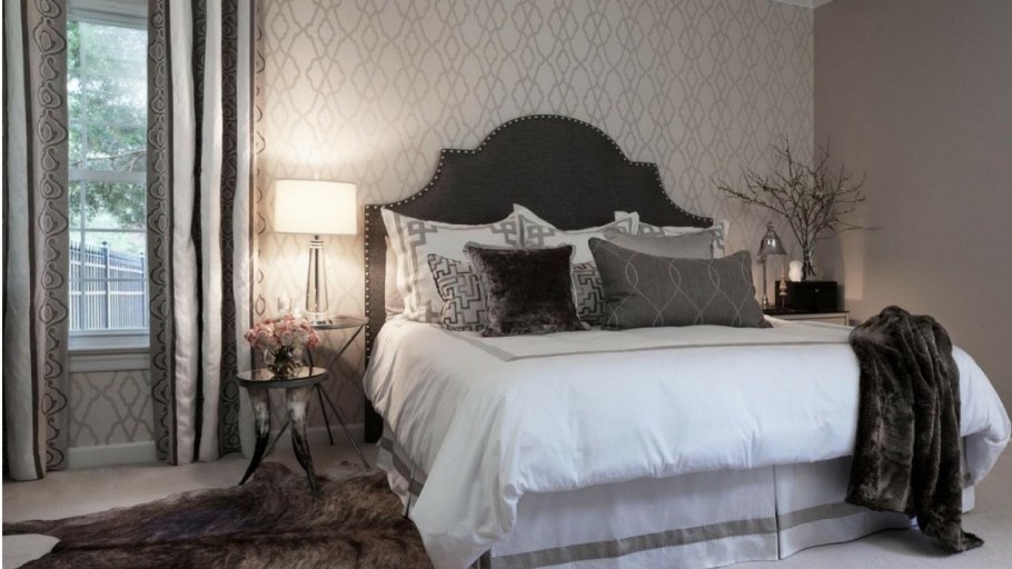 Спальня с вензелями