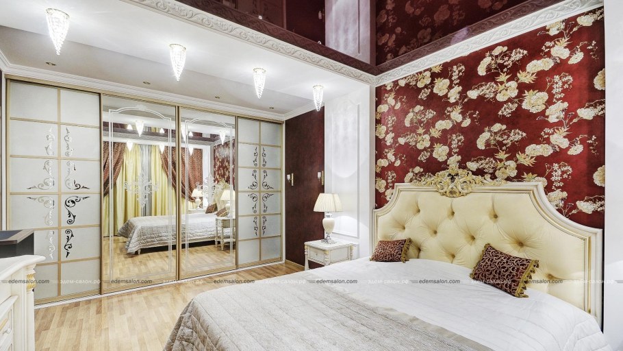 Обои с вензелями в интерьере