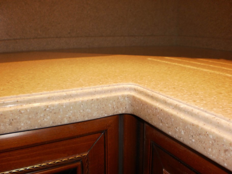 Столешница с фигурной кромкой