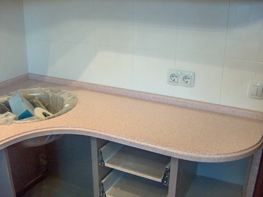 Радиус скругления столешницы 150