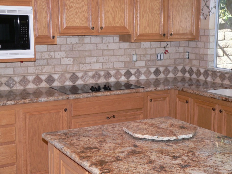 Фартук и столешница для кухни из плитки