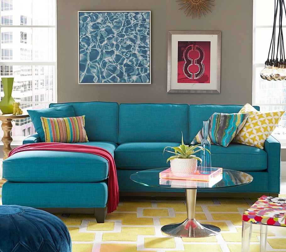 Бирюзовый диван в интерьере