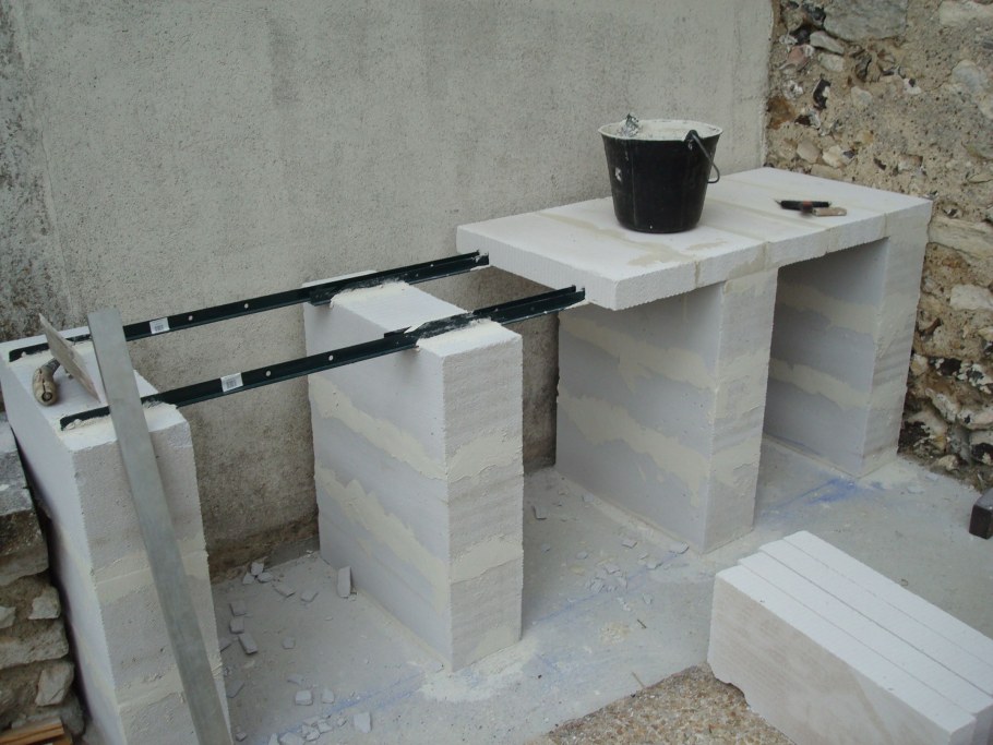 Уличная кухня из газоб