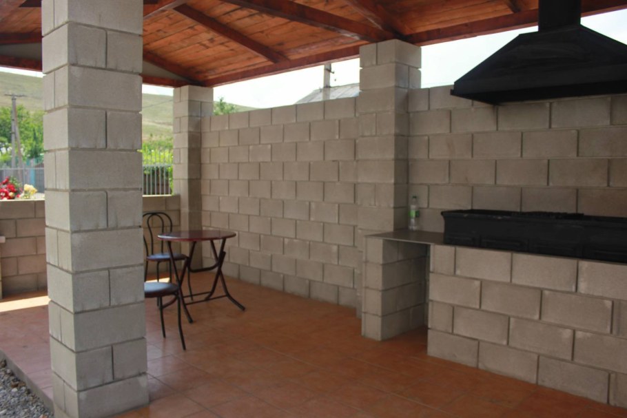 Беседка с барбекю из блоков