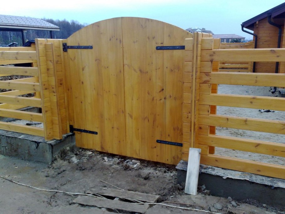 Ворота для деревянного забора