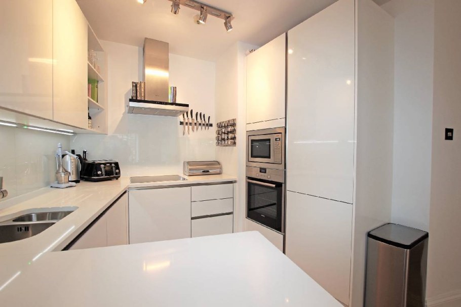 Современная маленькая кухня