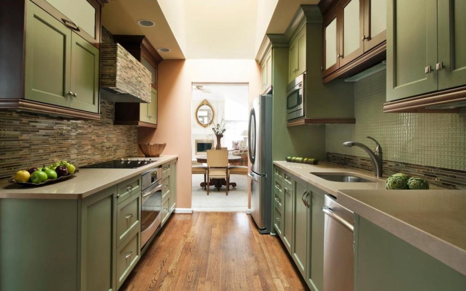 Интерьер вытянутой кухни