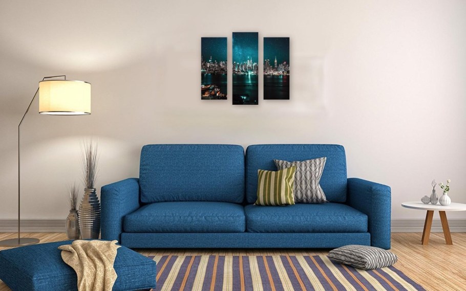 Диван голубого цвета в интерьере