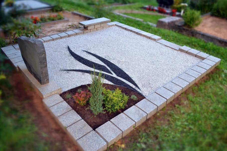 Украшение могил мраморной крошкой