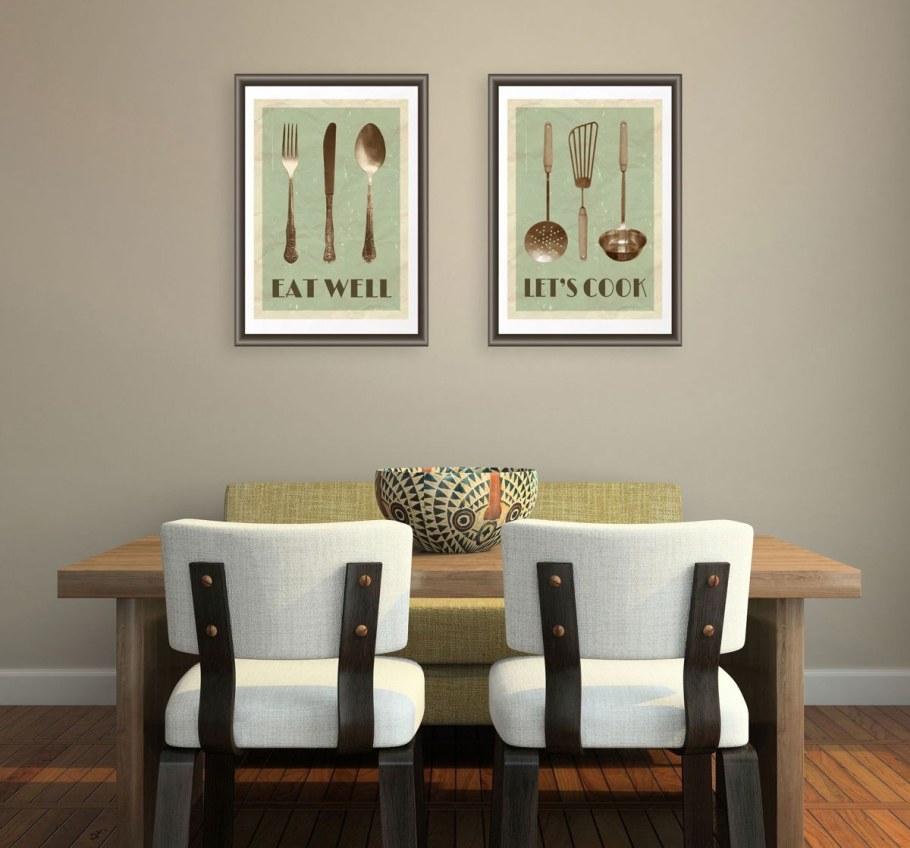 Несколько картин в интерьере