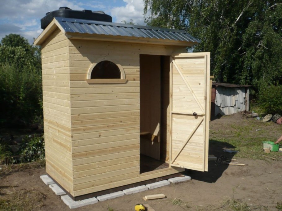 Летний душ для дачи деревянный