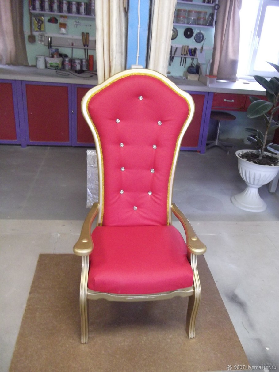 Детский стул трон