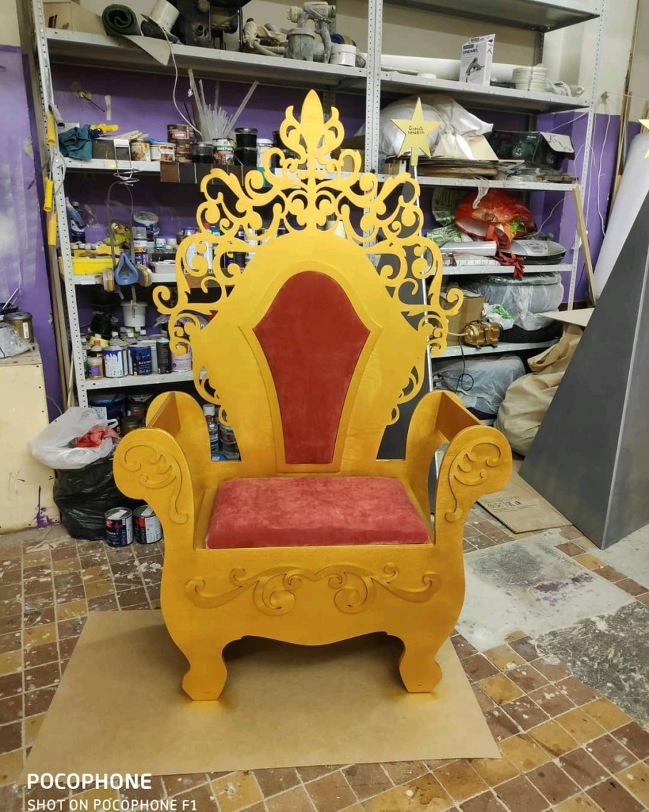 Детский стул трон