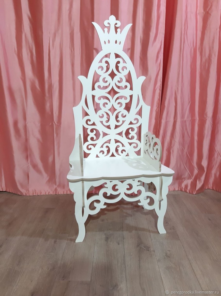 Резной трон Деда Мороза