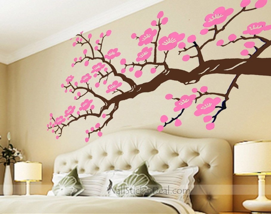 Сакура на стене