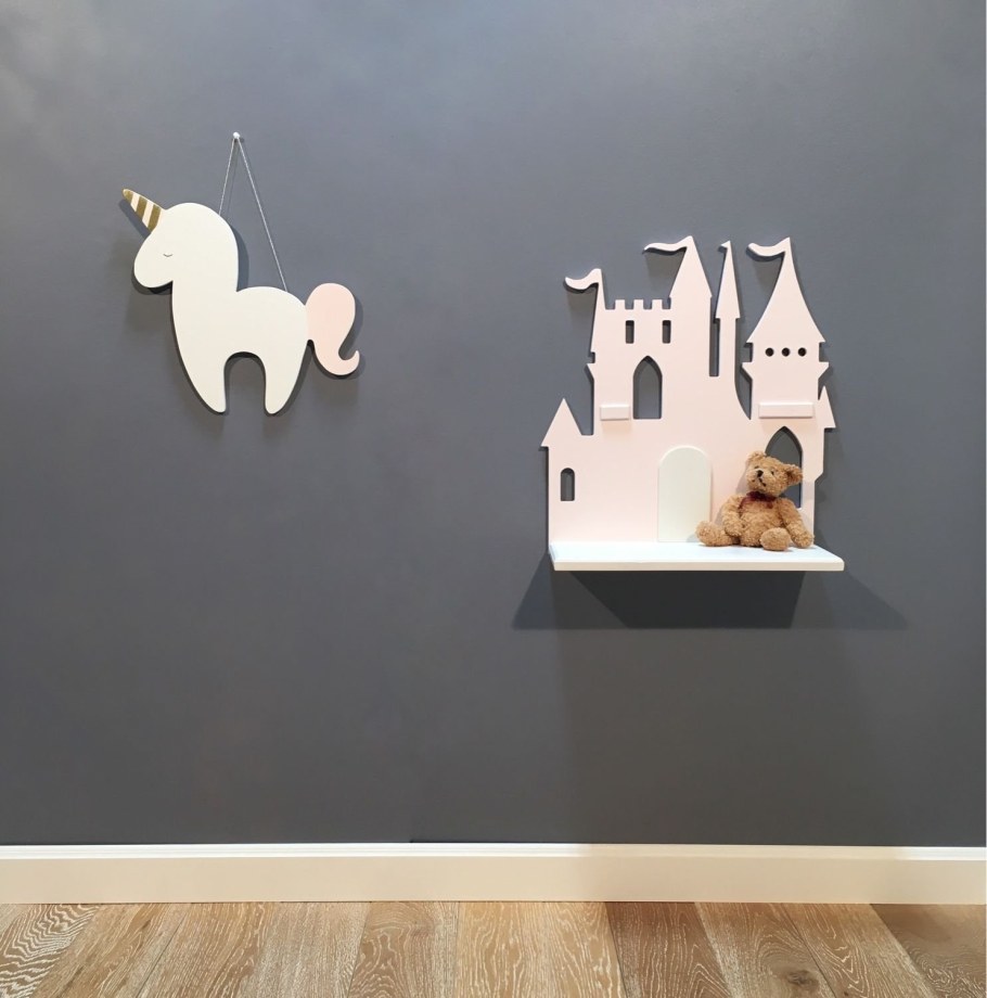 Деревянный декор в детскую