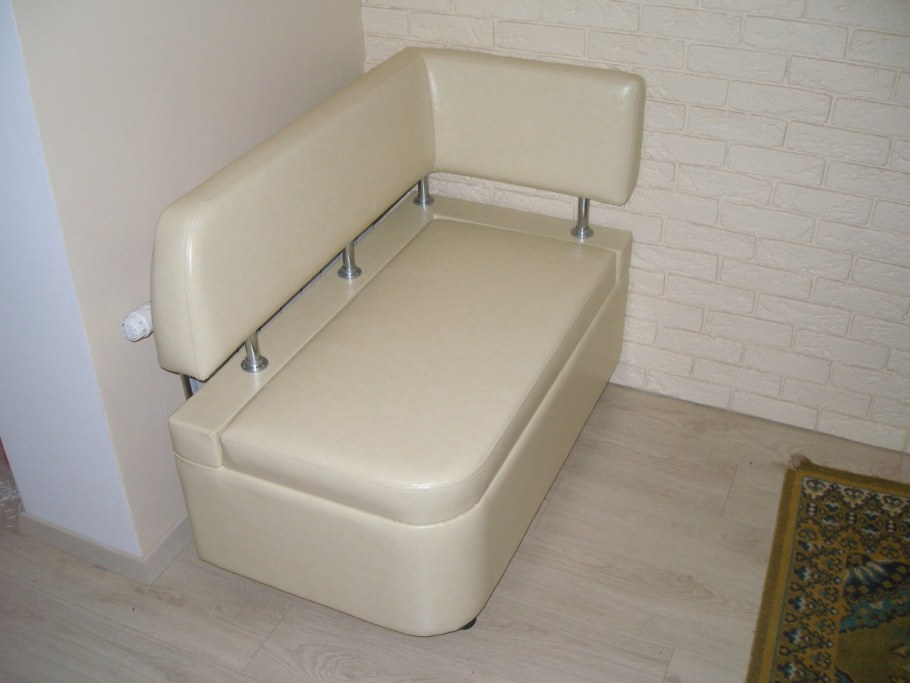 Маленький диван на кухню