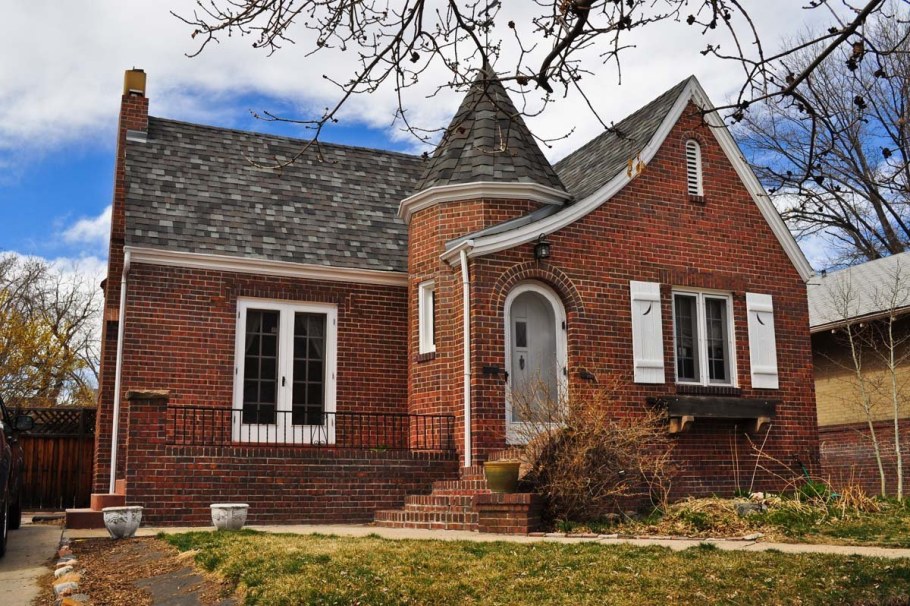 Дома в английском стиле из красного кирпича в стиле Тюдор