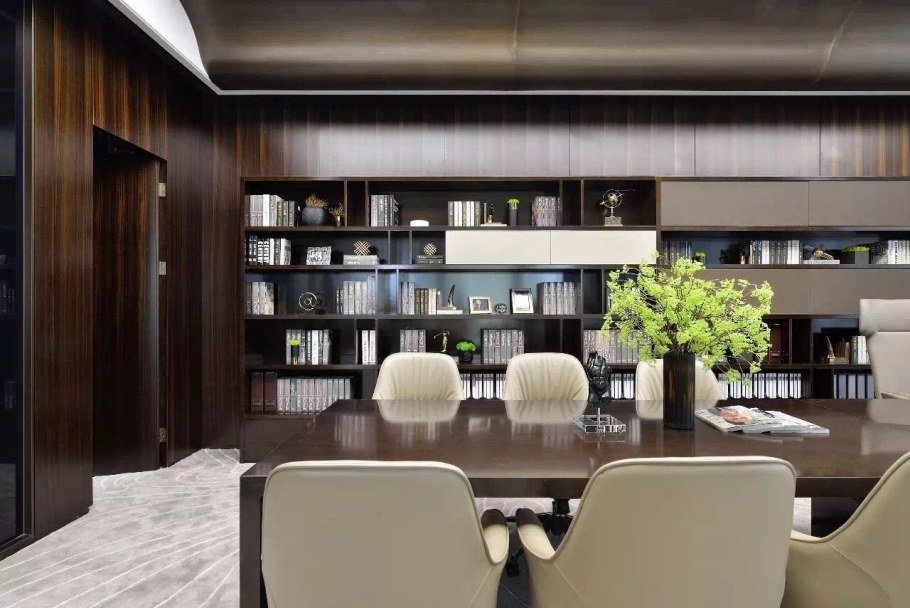 Интерьер кабинета в офисе