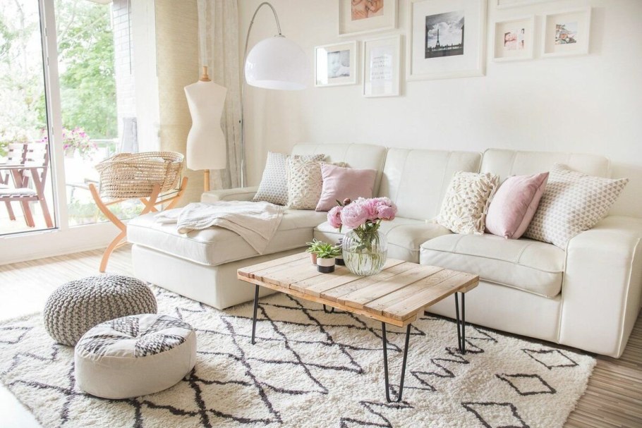 Светлый интерьер гостиной