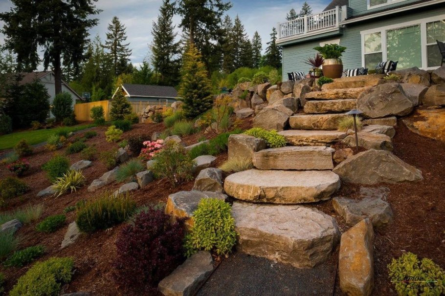 Рокарий террасированный склон