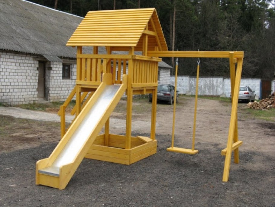 Детская площадка из дерева