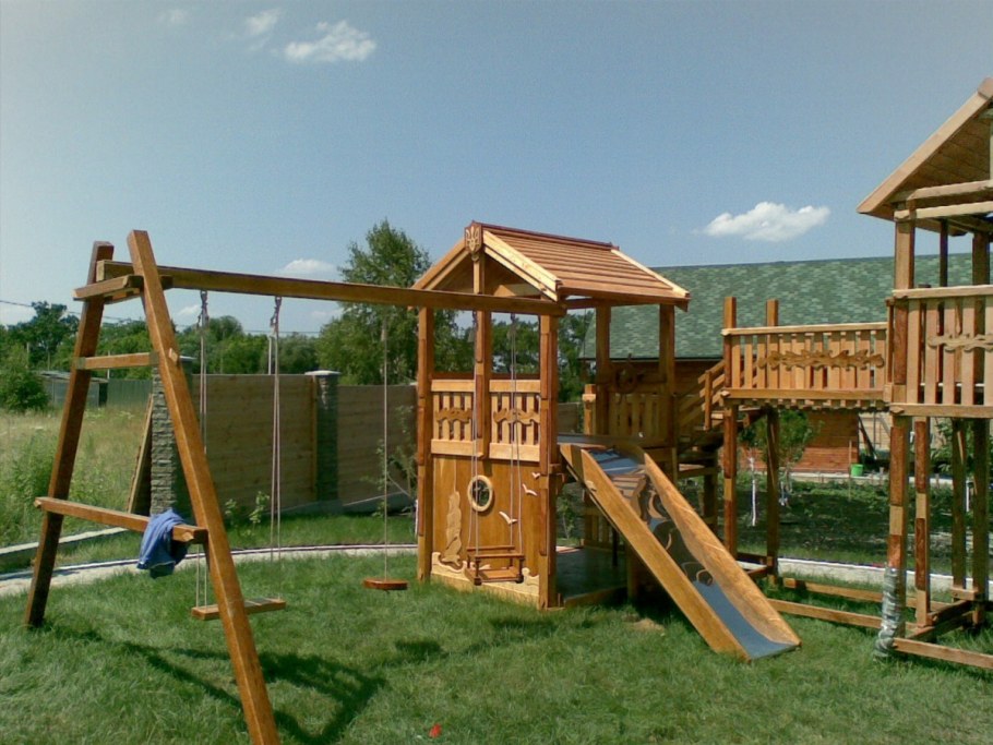 Деревянная площадка