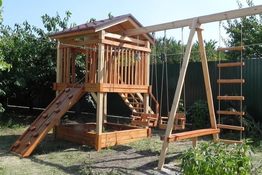 Детская игровая площадка из дерева
