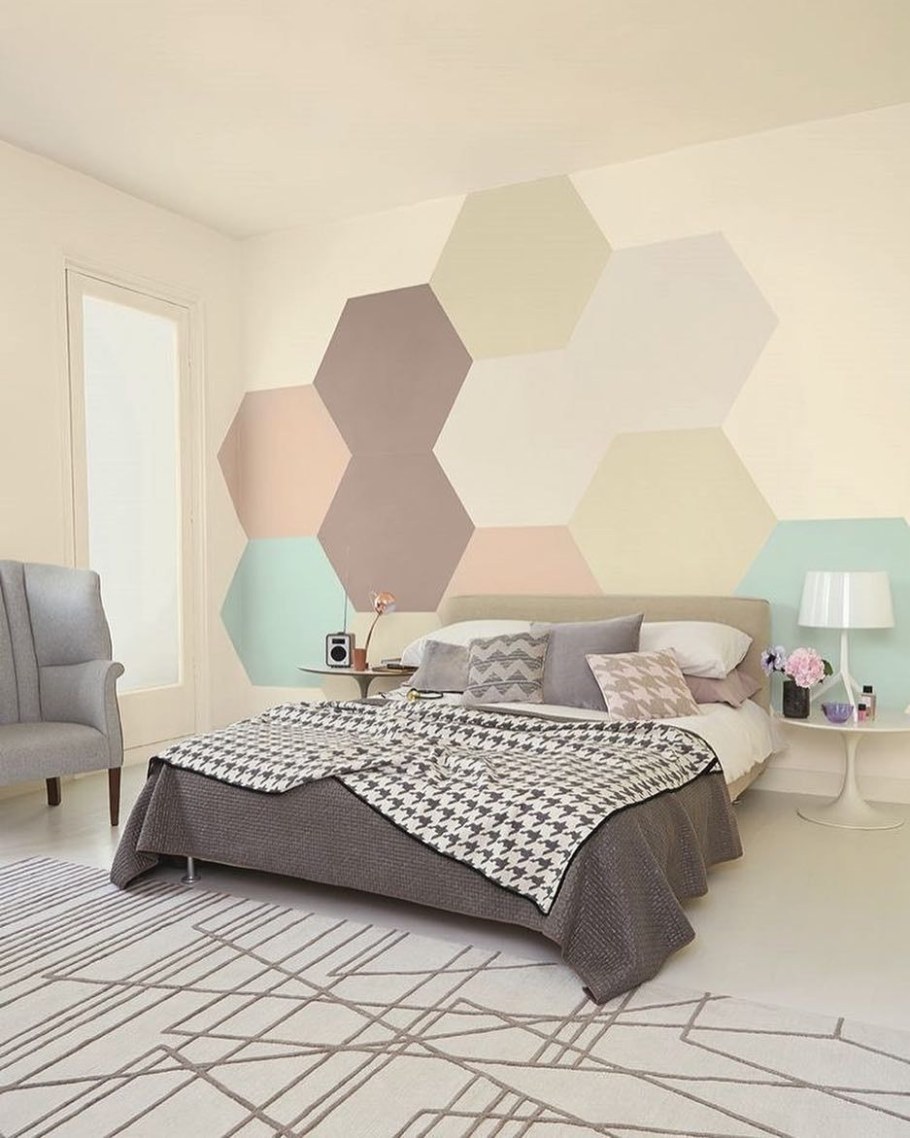 Геометрический узор на стене