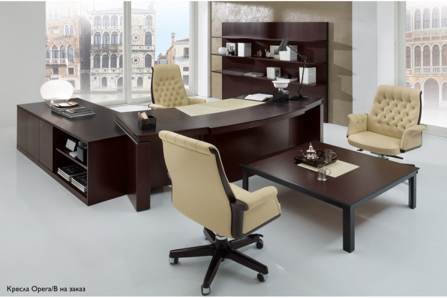 Стол директора