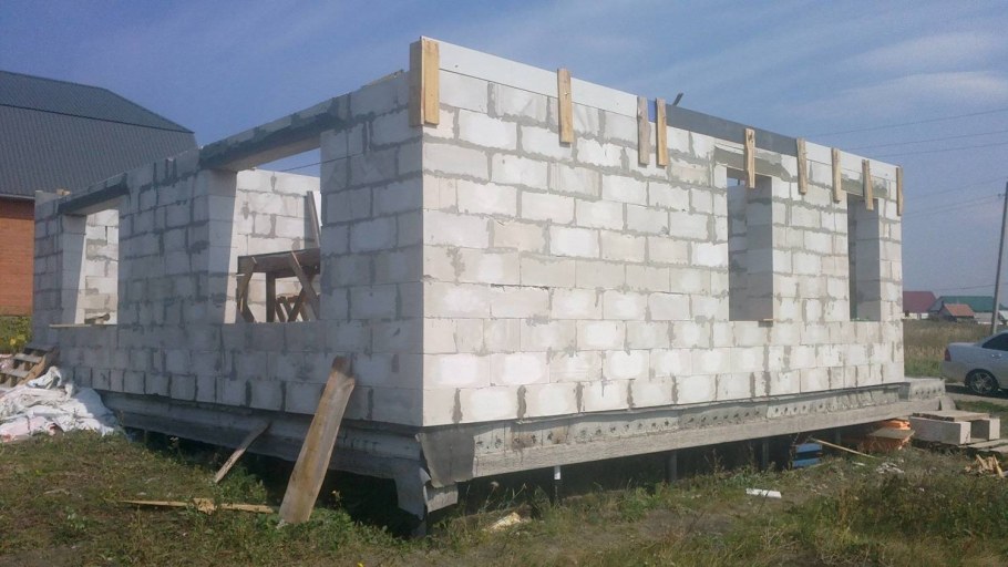 Газобетонный дом на сваях