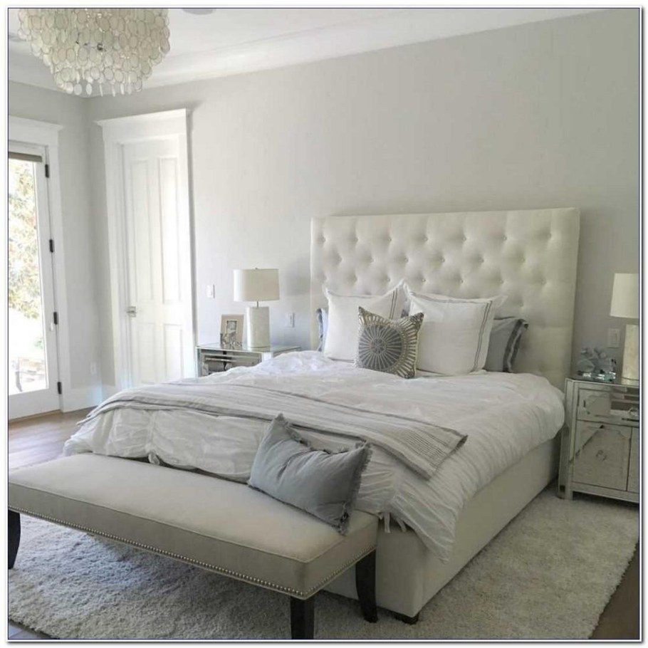 Декор спальни в светлых тонах