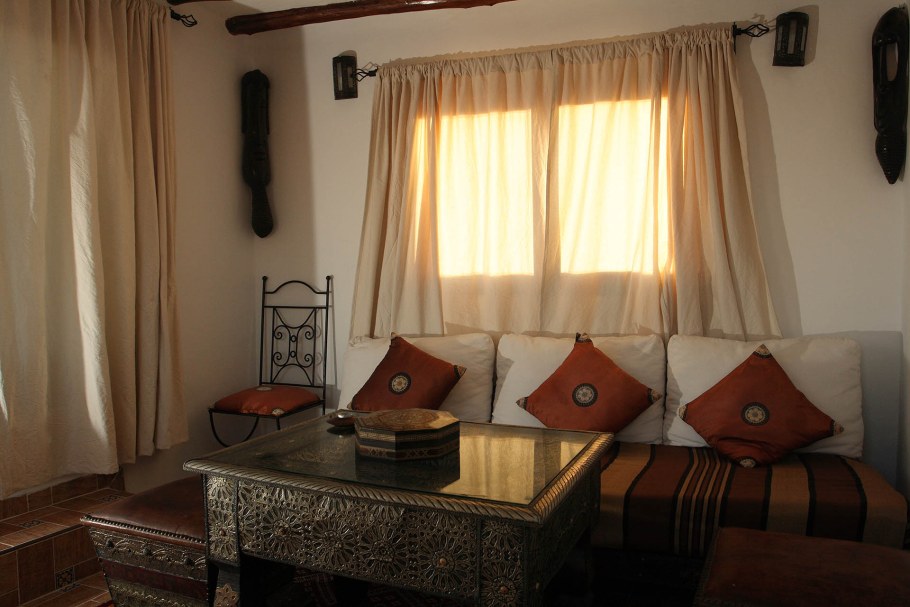 Короткие шторы в гостиную