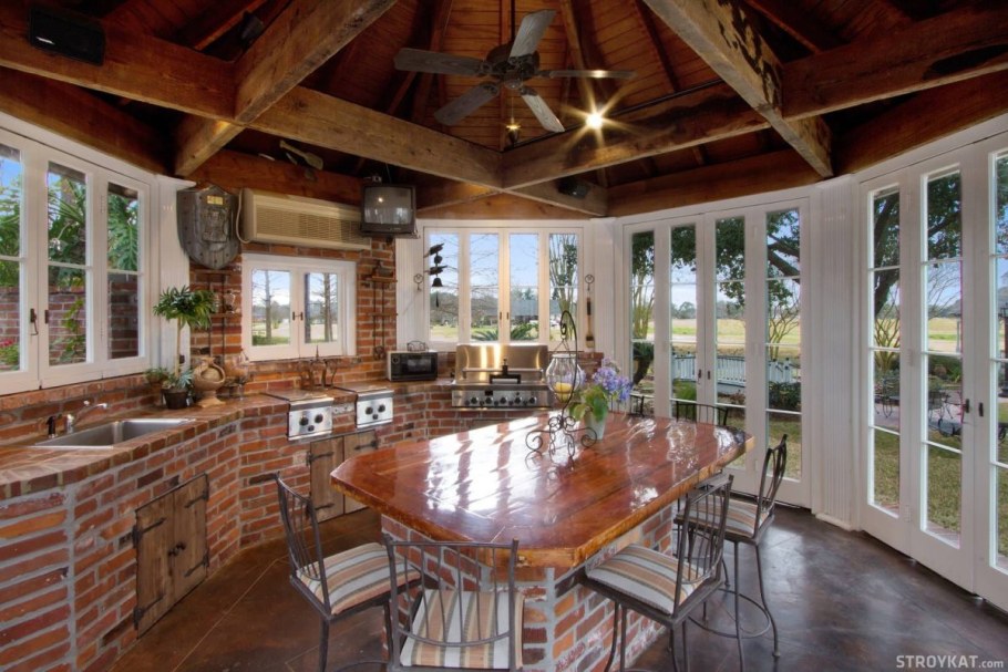 Беседка с кухней