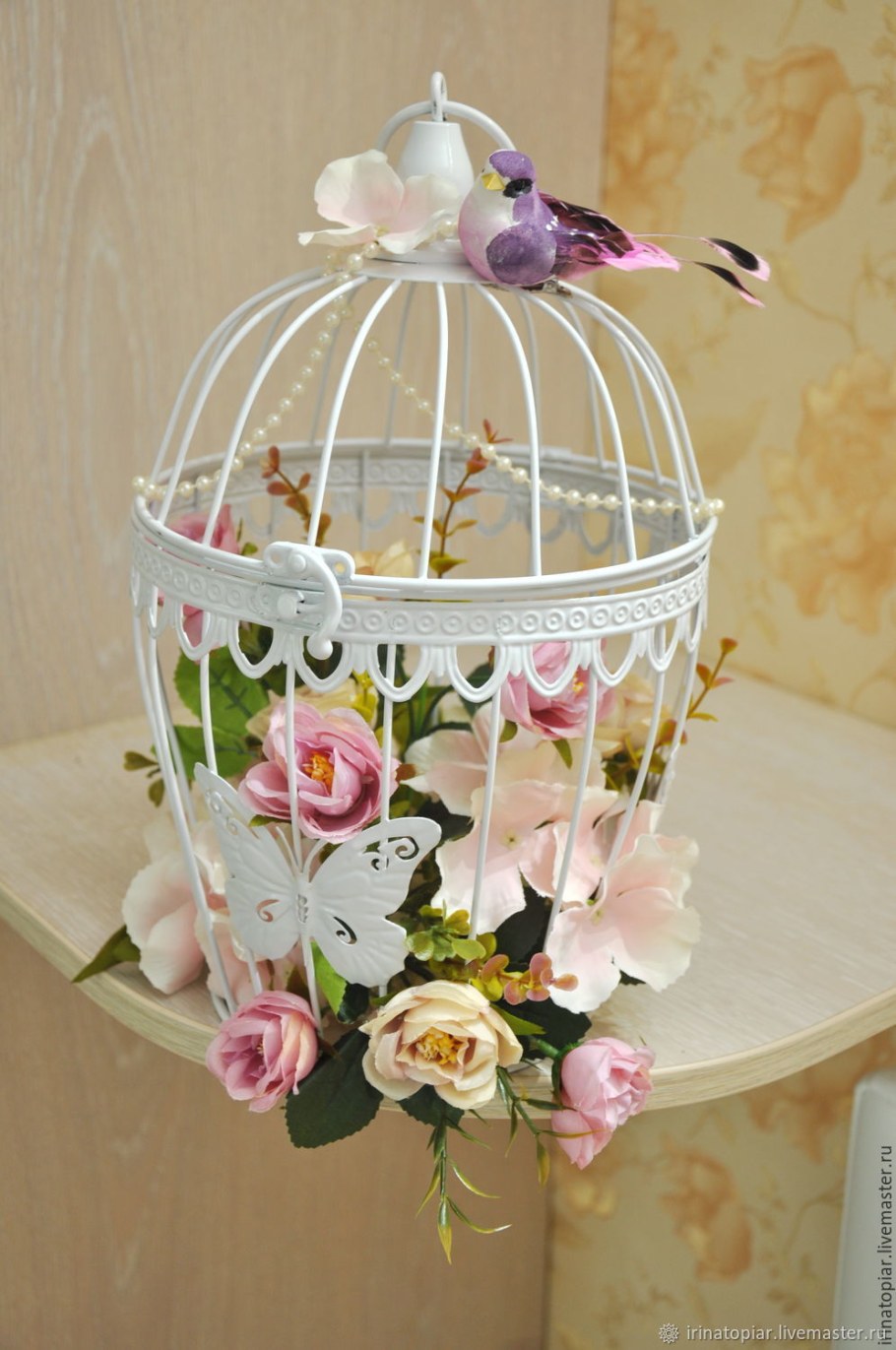 Декоративная клетка с цветами