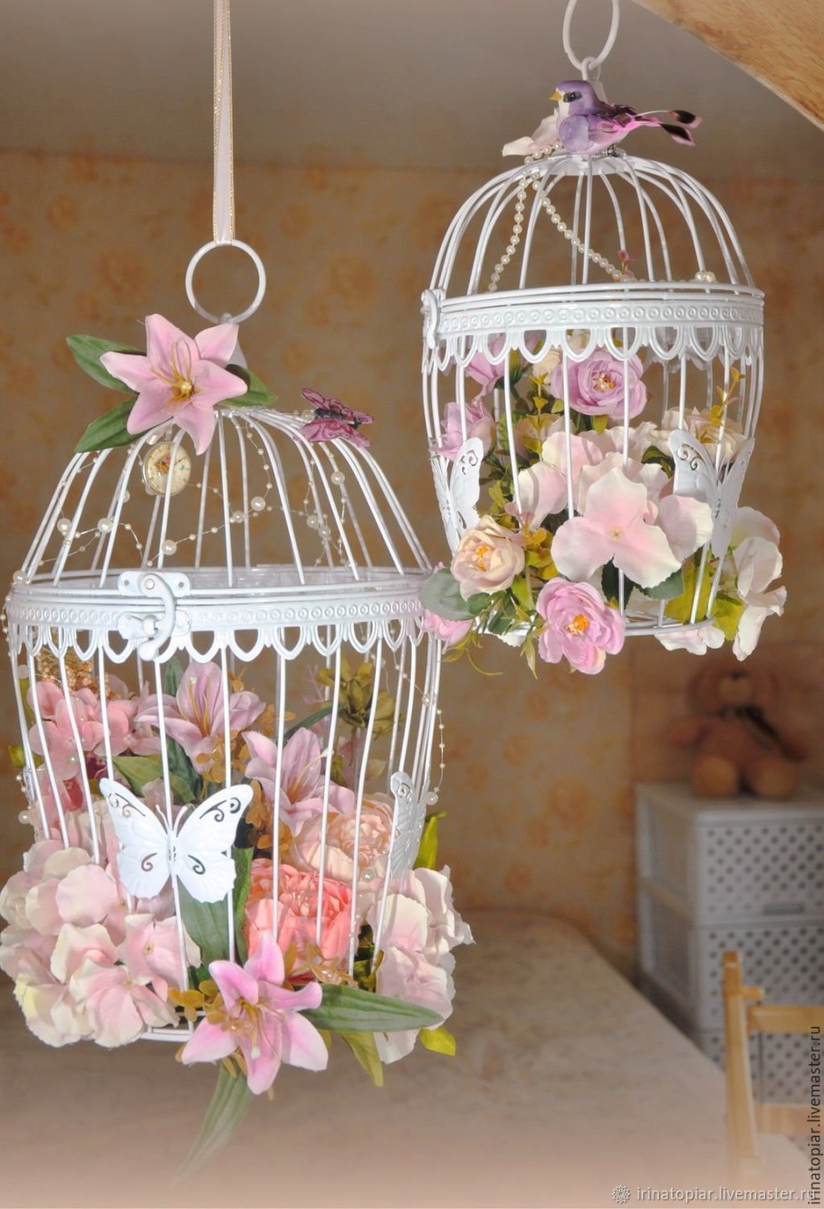 Декоративная клетка с цветами