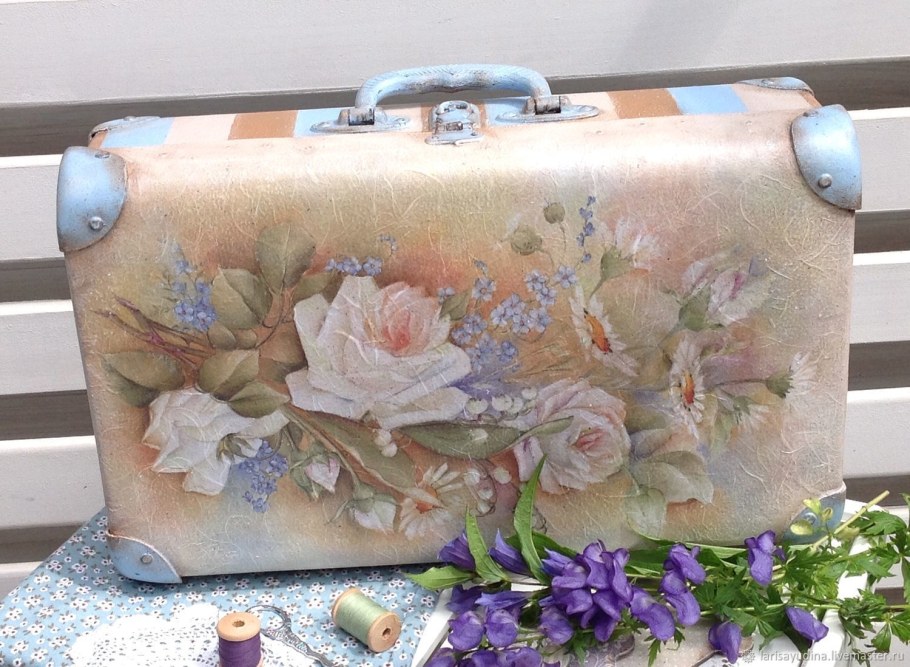 Старый чемодан декупаж