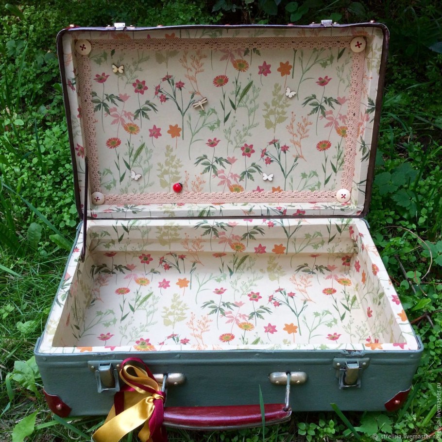 Декорировать старый чемодан