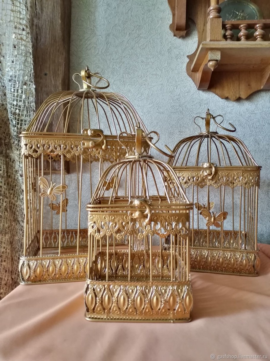 Декор с клеткой для птиц