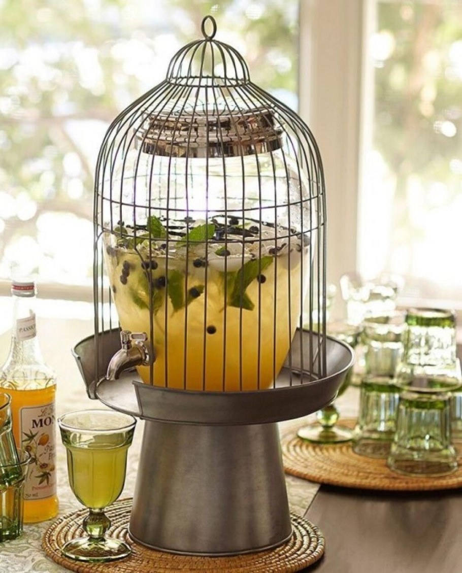 Птица в клетке