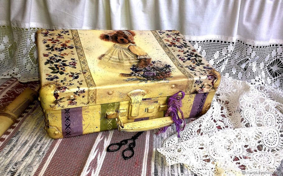 Декупаж чемодана