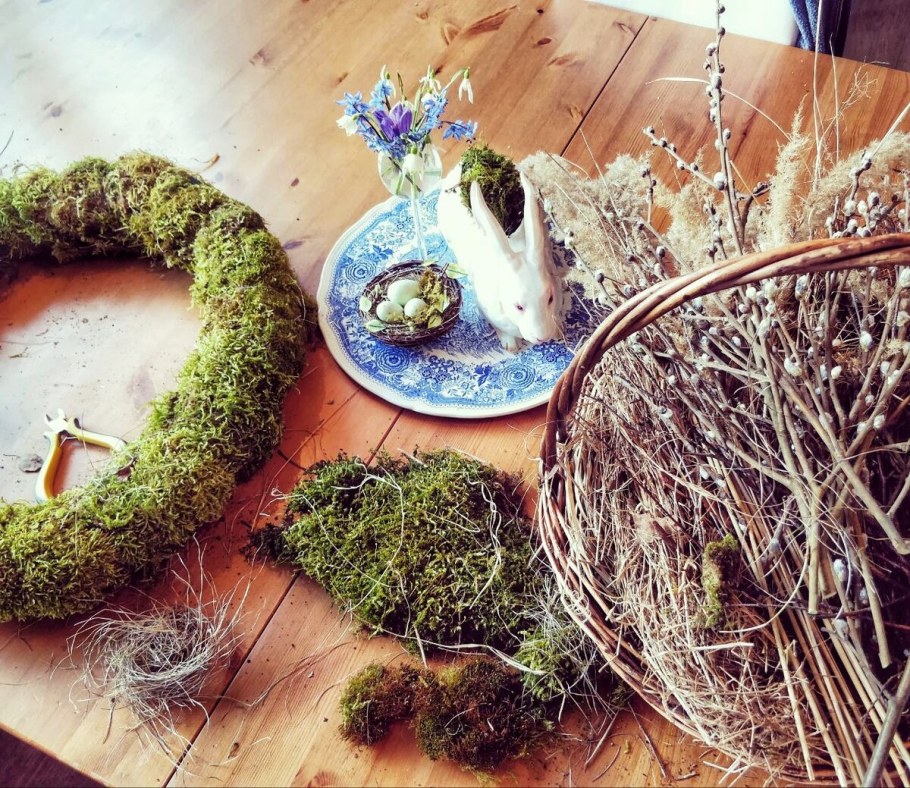 Венок весенний из натуральных