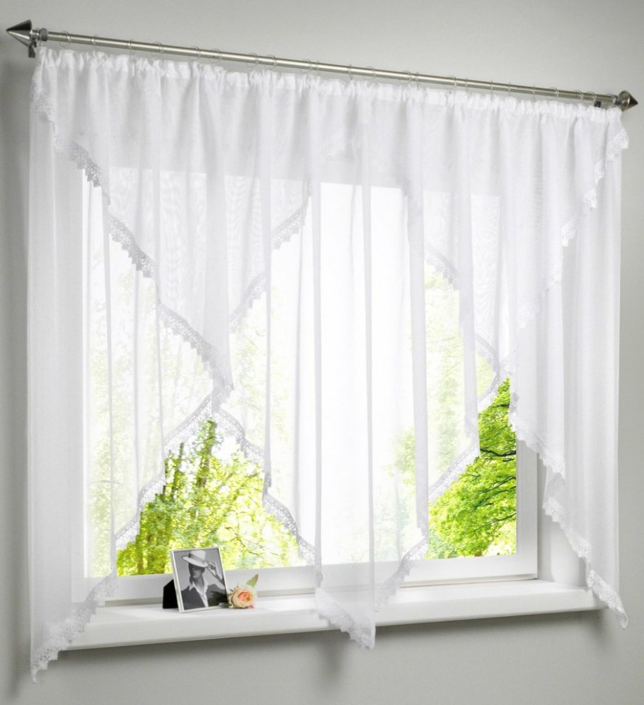 Тюль до подоконника в гостиную