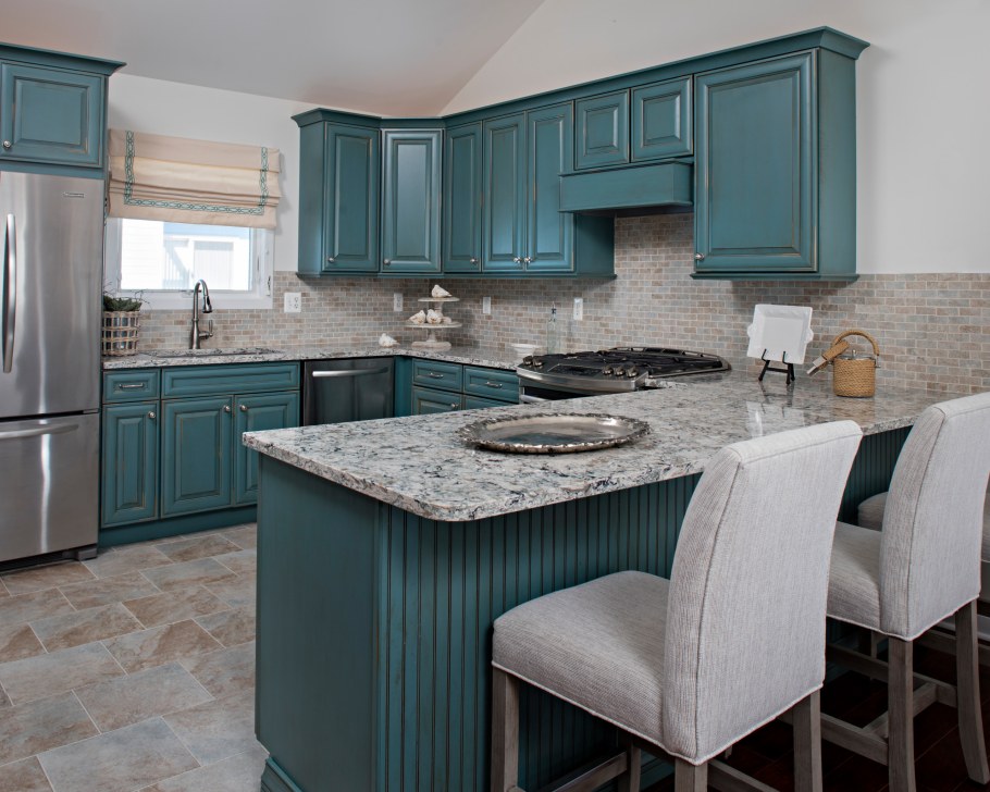 Кухня бирюзовая с серым