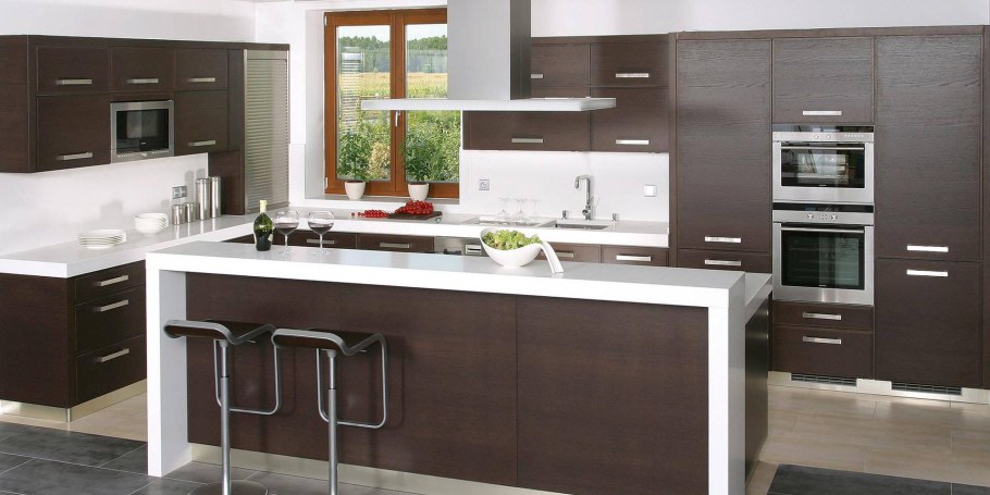 Кухонный гарнитур коричневый