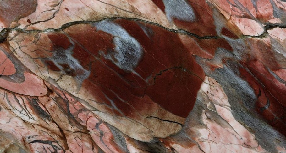 Брекчия яшма камень