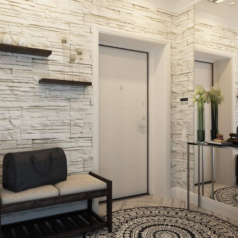 Декоративная плитка в прихожей